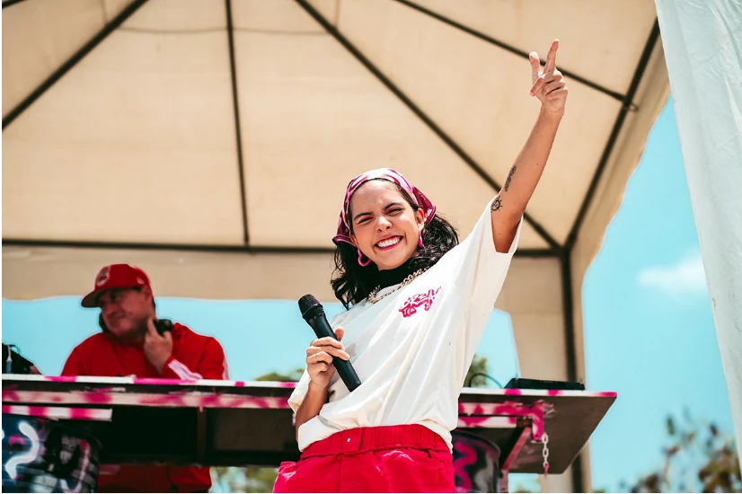 Host de la primera edición de Break The Beat sobre el escenario
